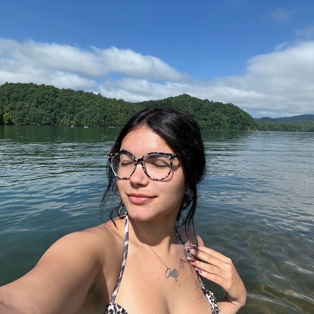 Meet your Posher, Hannah